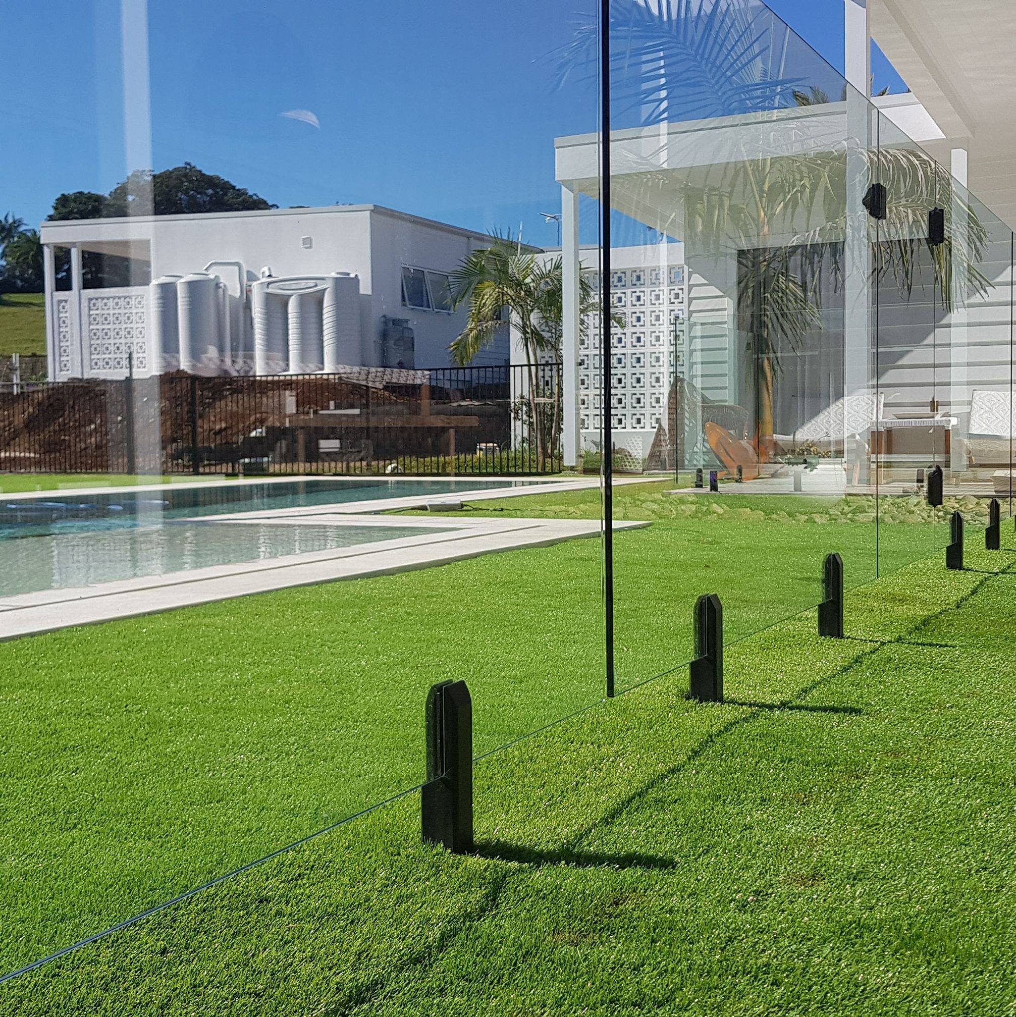 300493850_442736541211129_7679504404812032423_n frameless glass fencing